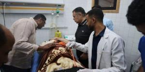 محافظ البحر الأحمر ينتقل لموقع حادث حفار جبل الزيت ويزور المصابين للاطمئنان عليهم - بلس 48