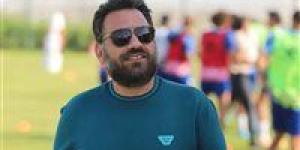 جون إدوارد يعقد جلسة مع عبد الناصر محمد على هامش مران الزمالك - بلس 48
