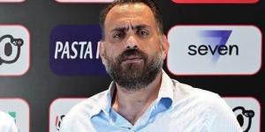 جون إدوارد يجتمع مع عبد الناصر محمد للاتفاق على الرتوش النهائية لمعسكر الزمالك - بلس 48