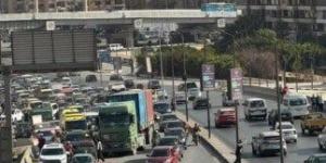 هبوط أرضي بمحور الأوتوستراد بسبب تسرب مياه - بلس 48