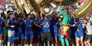 نجم تشيلسي يكشف عن مفاجآة خلال مراسم التتويج بكأس العالم - بلس 48