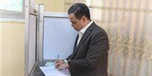 مع اللحظات الأولى لفتح باب التصويت.. النائب عصام هلال الأمين العام لمساعد مستقبل وطن يدلى بصوته - بلس 48