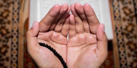 «نعوذ بك من أذى الدنيا».. دعاء يريح القلب | ردده الآن - بلس 48