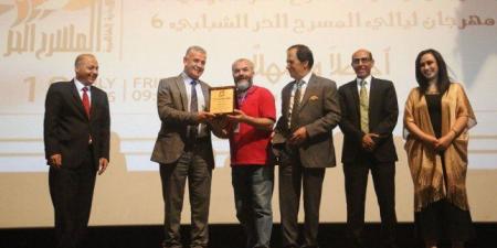 العرض المسرحي التونسي "لا موضة" يفوز بجائزة أفضل عرض في ختام مهرجان المسرح الحر الدولي بالأردن - بلس 48