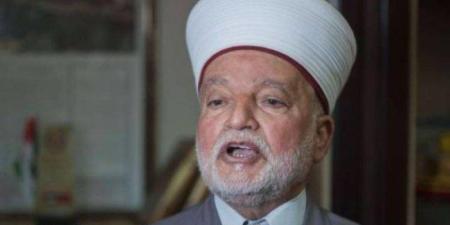 قوات الاحتلال تسلم مفتى القدس قرارا بالإبعاد عن المسجد الأقصى لمدة أسبوع - بلس 48