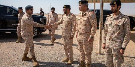 نائب رئيس الأركان العامة للجيش الكويتي يشيد بمستوى ميدان الرماية في "الأديرع" ودوره برفع الجاهزية القتالية - بلس 48