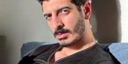 القبض على البلوجر شاكر محظور دلوقتي داخل كافيه بالقاهرة الجديدة بتهمة إساءة استخدام مواقع التواصل - بلس 48