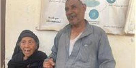 رغم كبر سنها وفقدان بصرها.. معمرة بالفيوم تُدلي بصوتها في انتخابات الشيوخ: "عايزة أفرح ببلدي" - بلس 48