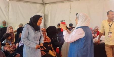 طوابير من الناخبين أمام مقار القاهرة الجديدة وكبار السن يتصدرون المشهد - بلس 48