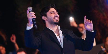 محمد فضل شاكر يتألق في أولى حفلاته بالعلمين الجديدة وسط حضور جماهيري قياسي - بلس 48