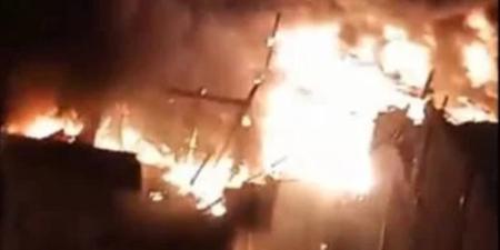 نشوب حريق هائل بعدد من المحال بشبرا الخيمة ووصول 9 سيارات إطفاء - بلس 48