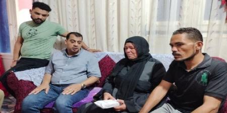 مستقبل وطن يهدي أسرة عامل توفى أثناء تأدية عمله بالشرقية رحلة عمرة ومبلغ مالى - بلس 48