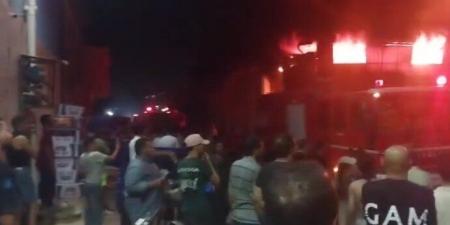 اندلاع حريق ضخم يلتهم مصنعًا للأحذية في مؤسسة الزكاة بالمرج (صور) - بلس 48