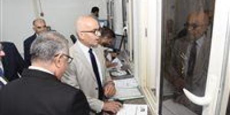 رئيس
      جامعة
      عين
      شمس
      يتفقد
      عددا
      ... - بلس 48