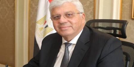 وزير
      التعليم
      العالي
      يعين
      أحمد
      راغب
      مساعدًا
      لشئون
      الحياة
      الطلابية - بلس 48