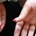 القبض على ربة منزل قتلت طفلة خنقًا لسرقتها في فرشوط بقنا - بلس 48