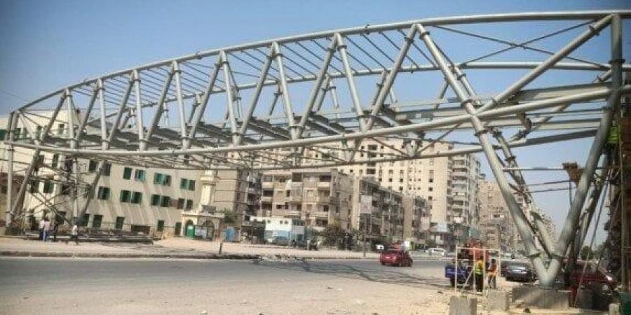 محافظ القليوبية: الانتهاء من تركيب الجسم المعدني لكوبري المشاة الجديد بشبرا الخيمة - بلس 48