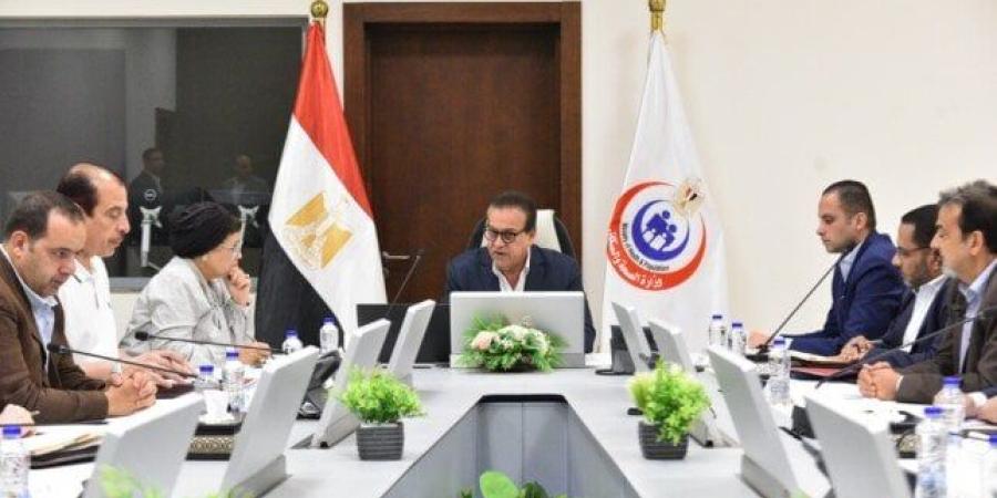«وزير الصحة» يوجه بتعزيز التواجد الميداني لقيادات الوزارة في المنشآت الطبية - بلس 48