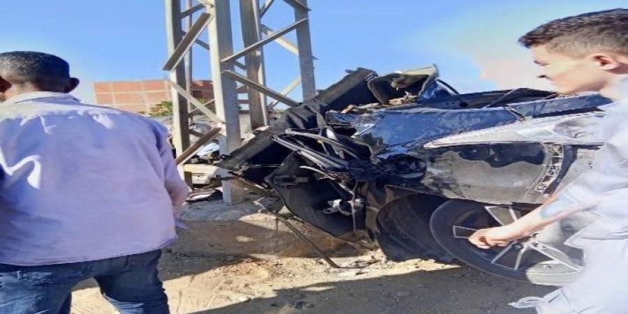 مصرع شخصين في حادث تصادم سيارة بعمود إنارة بالمنوفية - بلس 48