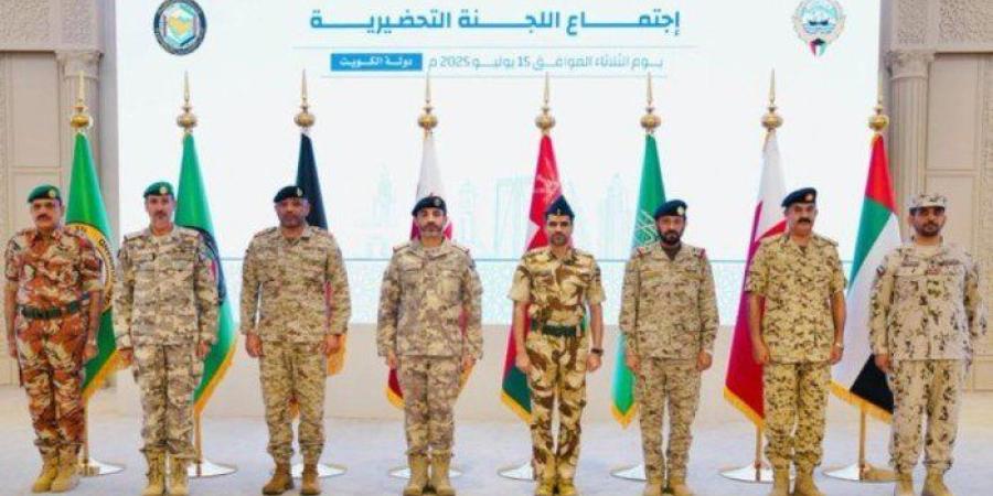 اللجنة التحضيرية لمساعدي رؤساء الأركان للعمليات والتدريب بدول الخليج تعقد اجتماعها في الكويت - بلس 48