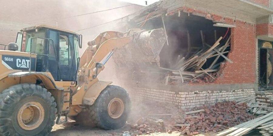 ضمن الموجة الـ26.. إزالة 381 حالة تعدٍ على الأراضي الزراعية وأملاك الدولة بالمنيا - بلس 48