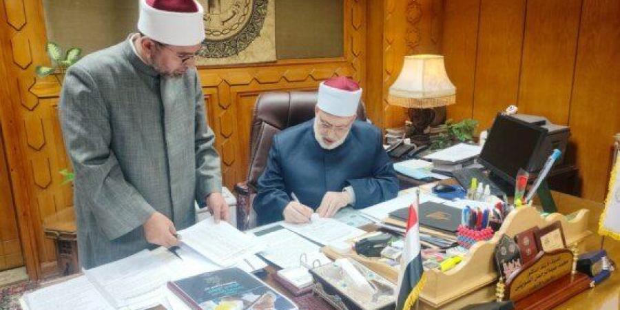 وكيل الأزهر يعتمد نتيجة اختبارات رواق الخط العربي والزخرفة بالمحافظات - بلس 48