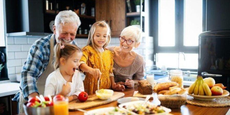 دراسة صينية: رعاية الأحفاد قد تقلل من خطر الخرف لدى كبار السن - بلس 48
