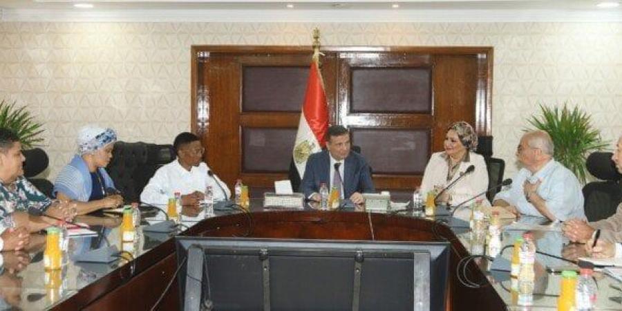 وزير الزراعة يبحث مع «نقابة العاملين بالبنوك» بجنوب إفريقيا سبل التعاون المشترك - بلس 48