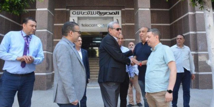 محافظ الغربية يتفقد السنترال الرئيسي لمتابعة كفاءة الخدمة وجودة الاستجابة - بلس 48