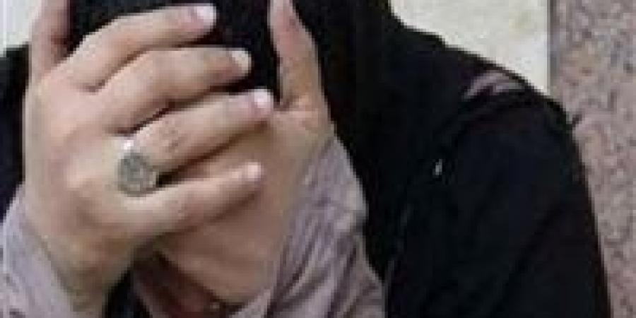 قرار عاجل ضد ربة منزل ونجليها لقتلهم الزوج - بلس 48