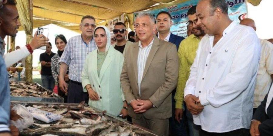 محافظ الإسماعيلية يفتتح الأسبوع الرابع من مبادرة "أسماك البلد لأهل البلد" - بلس 48