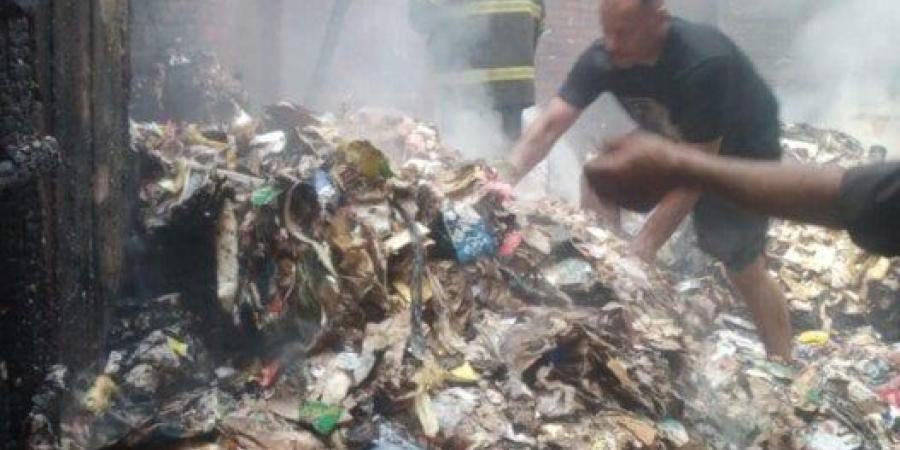 بسبب «شماريخ فرح».. نشوب حريق هائل فى مخزن كرتون بمدينة الخصوص - بلس 48