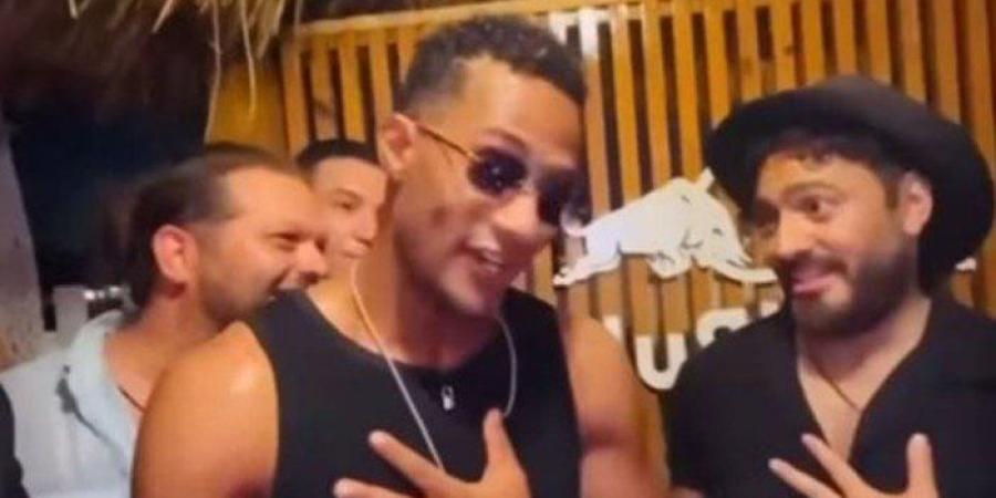 تكريمًا للكينج | بالفيديو.. تامر حسني ومحمد رمضان يقدمان "الذوق العالي" بأسلوب محمد منير - بلس 48