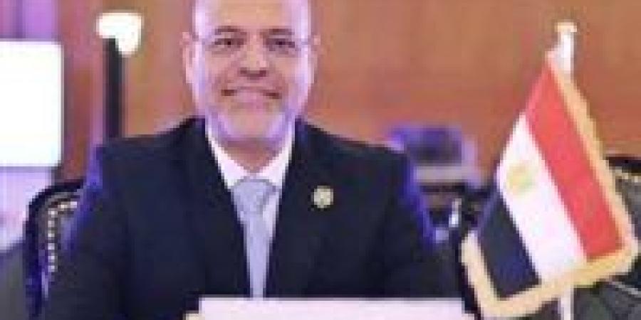 وزير العمل: القانون الجديد يجبر صاحب العمل على تحرير عقد للعامل - بلس 48