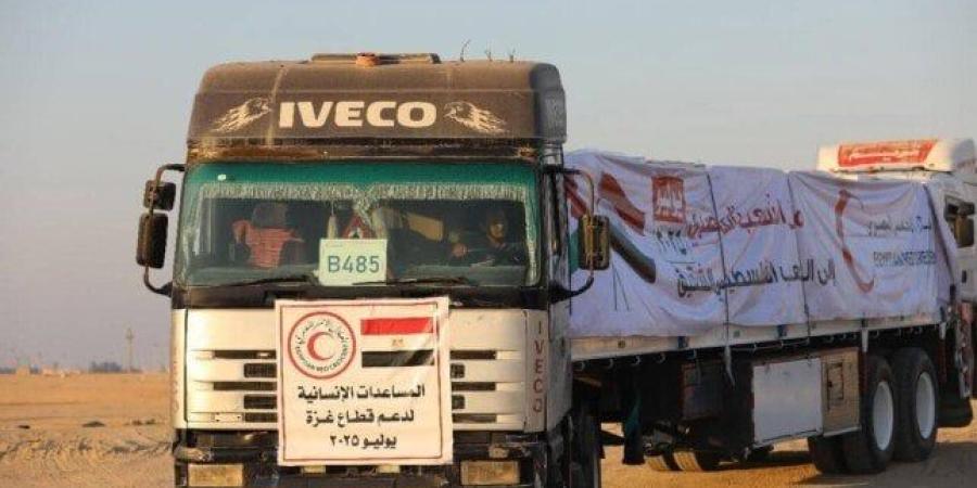 الهلال الأحمر يكشف تعنت إسرائيل تجاه الشاحنات المصرية المتجهة لغزة.. فيديو - بلس 48