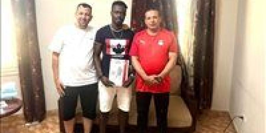 سوهاج يتعاقد مع الغاني إيمانويل لاعب خط وسط نجوم مصر موسمين - بلس 48