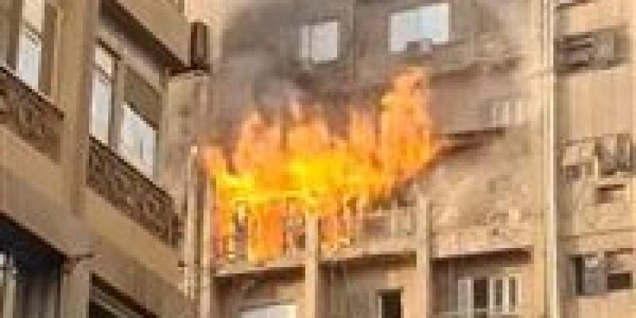 السيطرة على حريق بعقار سكني في وسط البلد بالقاهرة دون إصابات - بلس 48