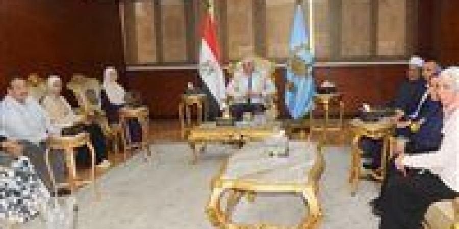 محافظ الغربية يستقبل أوائل الثانوية الأزهرية.. ويؤكد: تفوقكن شهادة حية على عظمة التعليم الأزهري - بلس 48