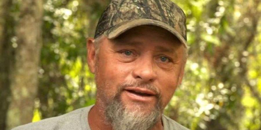 وفاة جونيور إدواردز نجم "Swamp People" عن 60 عامًا.. وداعًا لأسطورة صيد التماسيح - بلس 48