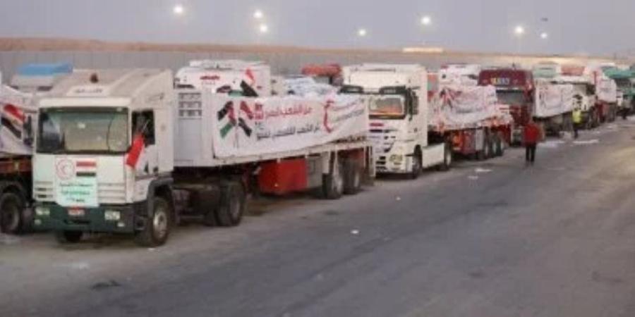 بدء إدخال شاحنات المساعدات الإنسانية إلى معبر كرم أبو سالم تمهيدا لنقلها للفلسطينيين بغزة - بلس 48