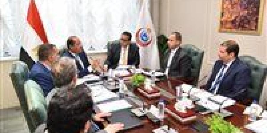 وزير الصحة  يبحث سُبل استدامة تمويل التأمين الصحي الشامل ومقترحات تعديل المساهمة التكافلية - بلس 48