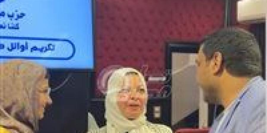 فرحة والدة الثامنة على الثانوية في احتفالية مستقبل وطن: ابنتي كرمت في الشهادة الإعدادية من الحزب ومكافاة رحلة العمرة أثلجت قلبي (فيديو) - بلس 48