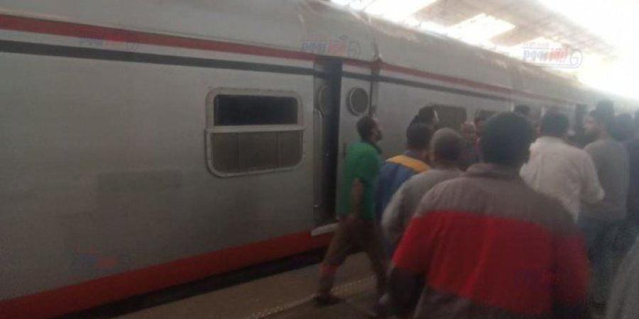 مصر.. قطار يصطدم بالرصيف في محطة رمسيس دون إصابات - بلس 48