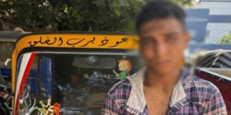 ضبط سائق "توك توك" تعدى بالسب على سائق سيارة إسعاف بالقاهرة - بلس 48