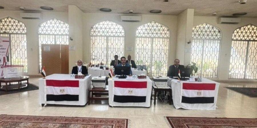 توافد المصريين في عمان على السفارة للتصويت بـ انتخابات الشيوخ «صور» - بلس 48