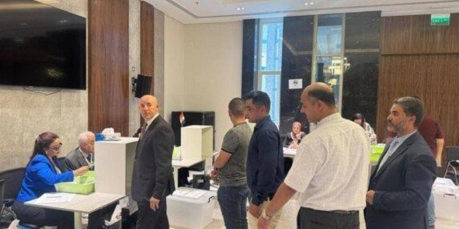 انتخابات الشيوخ 2025.. استمرار توافد المصريين بالكويت على السفارة للتصويت - بلس 48