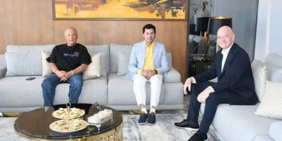 وزير الرياضة المصري يرحب بقضاء إنفانتينو إجازته بالعلمين - بلس 48