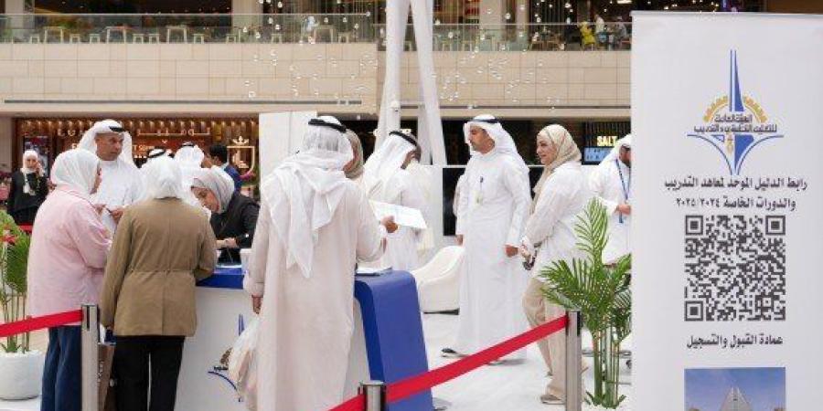 الكويت.. التطبيقي تفتتح جناح حملة (بدايتي صح) في مجمع الأفنيوز - بلس 48