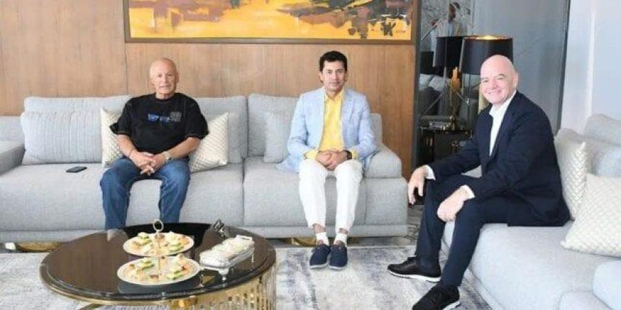 رئيس الفيفا يقبل دعوة وزير الرياضة لحضور افتتاح معسكر المنتخبات الوطنية - بلس 48