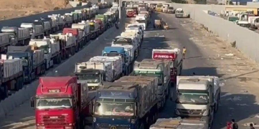 الخبز والسولار يعبران الحدود.. مسار قوافل الإغاثة المصرية لغزة - بلس 48